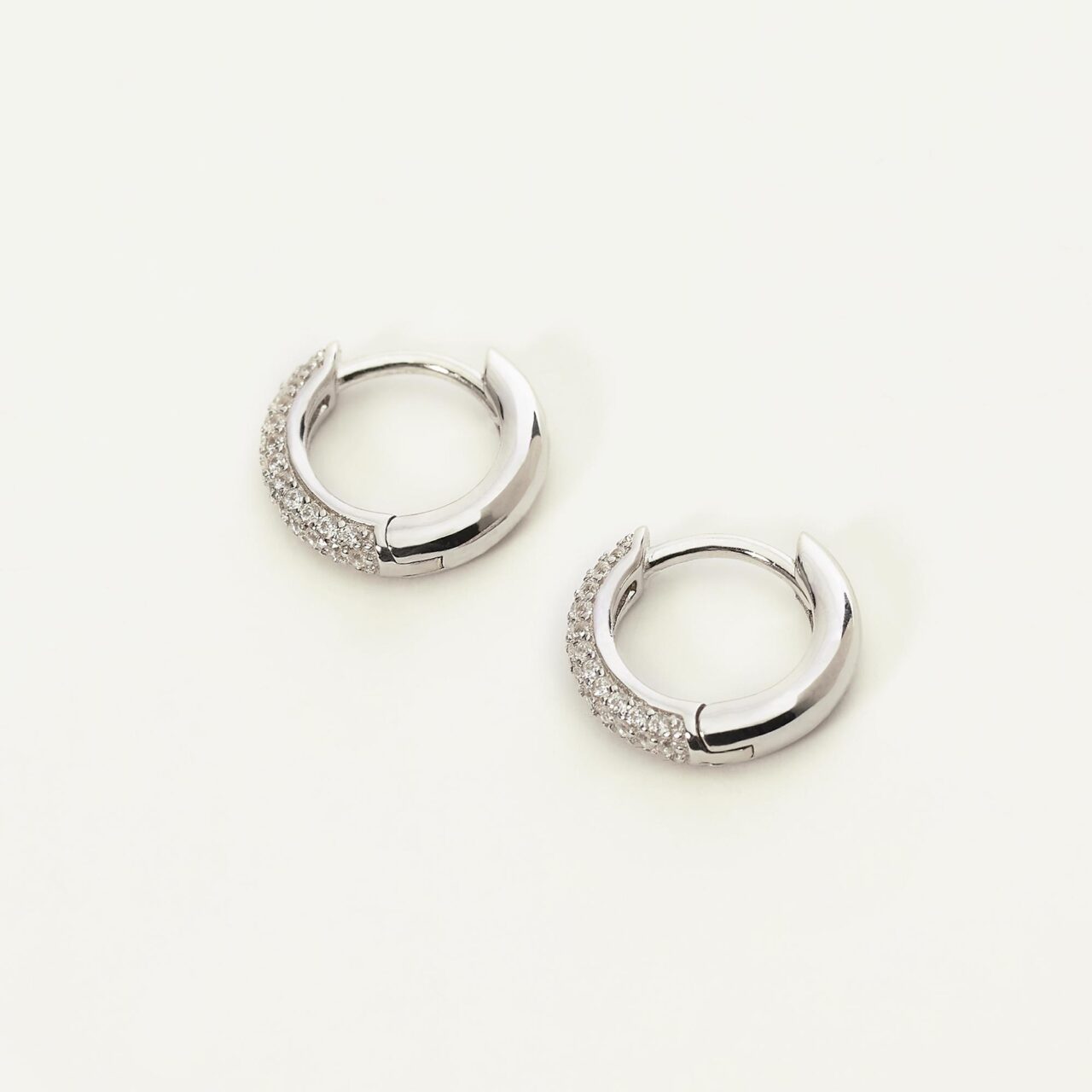 Alternative view of Orecchini a Cerchio Mabina in Argento e Zirconi