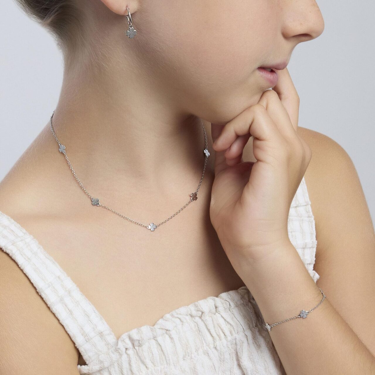 Alternative view of Orecchini Bambina a Cerchio con Pendente Mabina in Agento