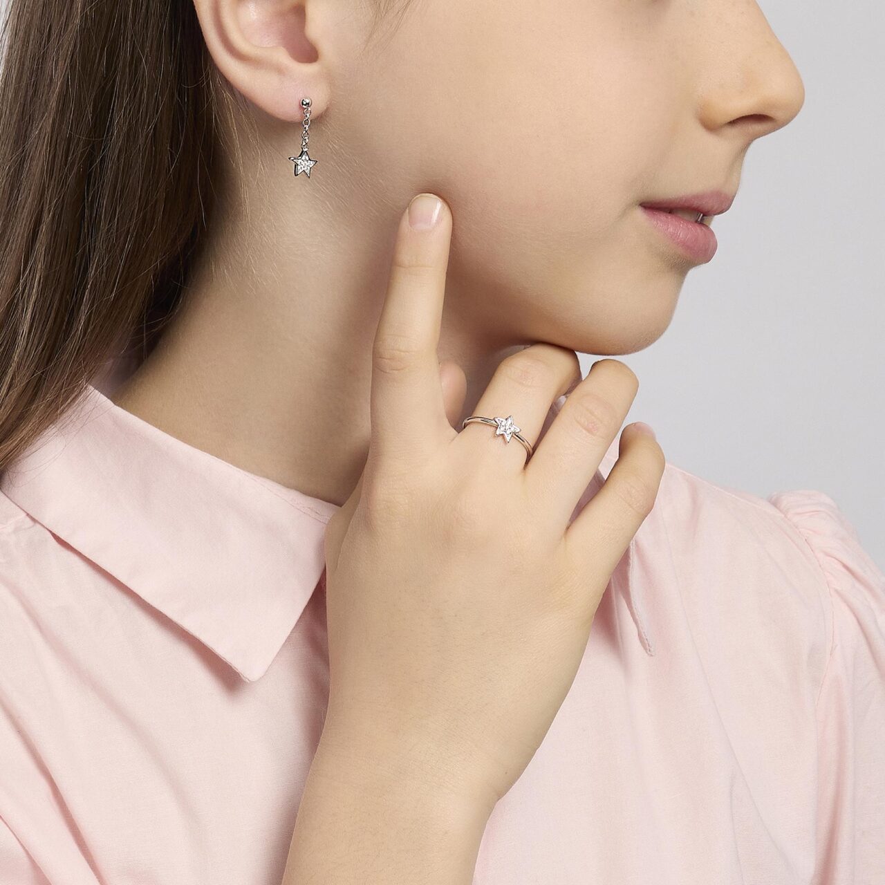 Alternative view of Orecchini Pendenti Bambina Mabina in Argento con Zirconi