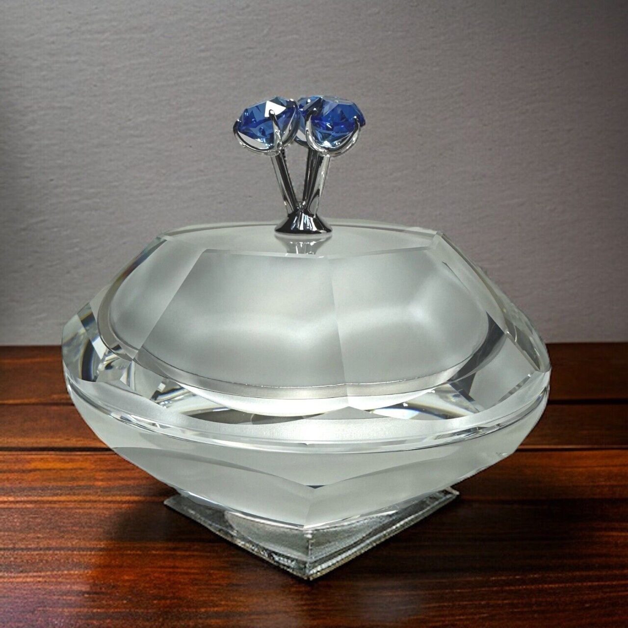 Alternative view of Swarovski Portagioie "Astro" realizzato da Andree Putnam nel 1997