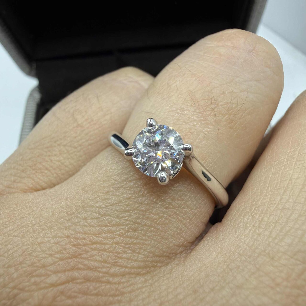 Alternative view of Anello Crivelli Solitario in Oro Bianco e Brillante GIA Ct 0.73