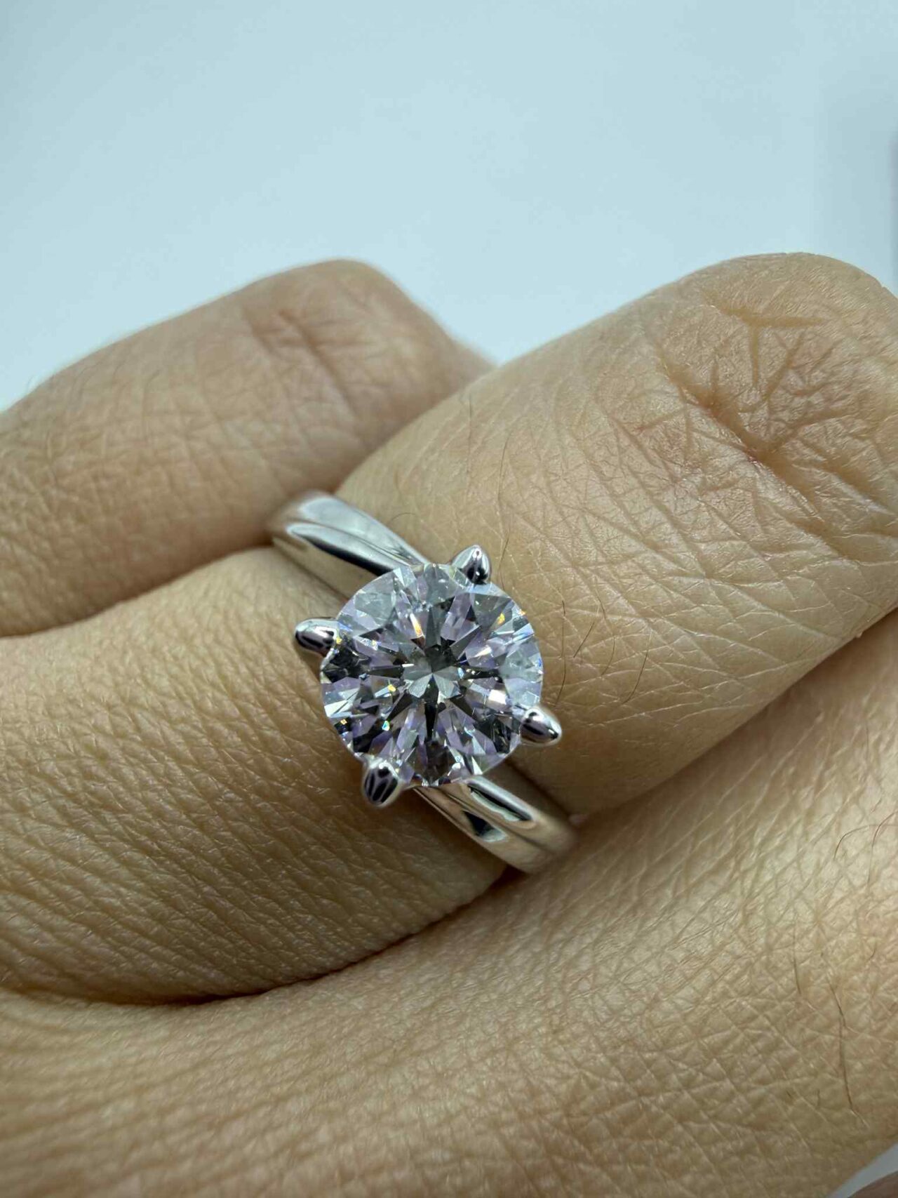 Alternative view of Anello Crivelli Solitario in Oro Bianco e Brillante GIA Ct 1.00