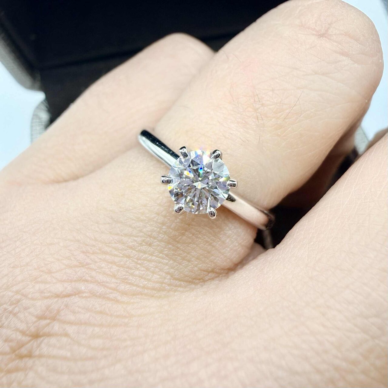 Alternative view of Anello Crivelli Solitario Tiffany 6 Griffe in Oro e Brillante GIA Ct 0.72