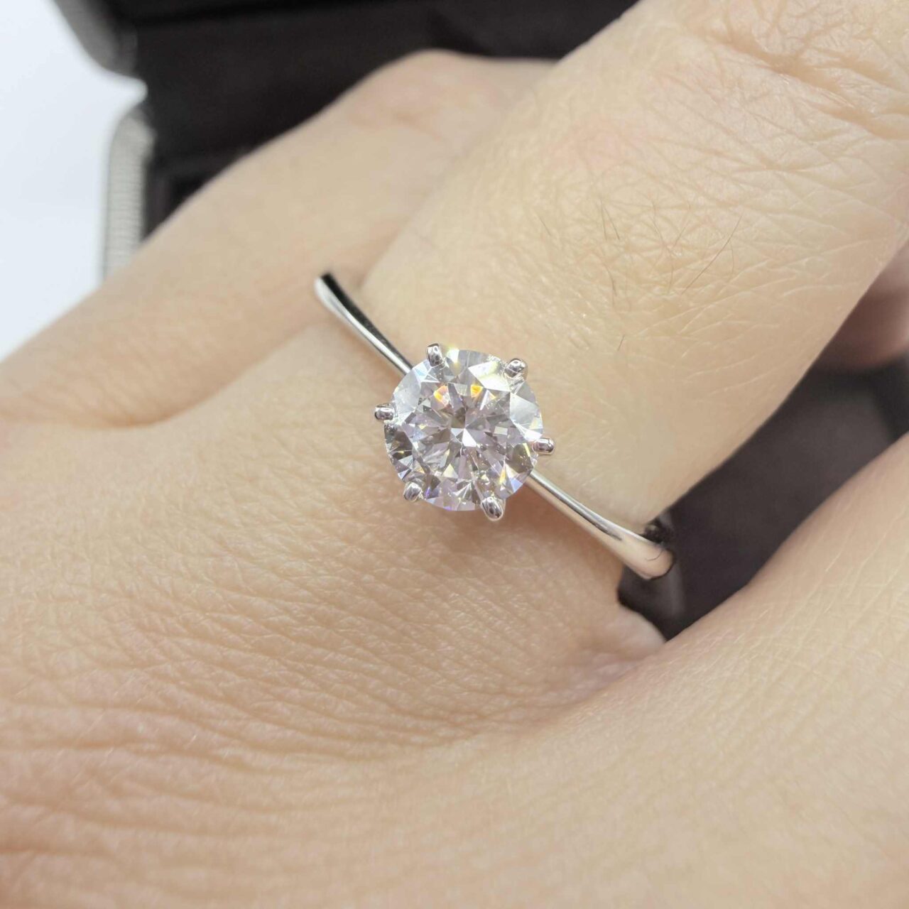 Alternative view of Anello Crivelli Solitario Tiffany 6 Griffe in Oro e Brillante GIA Ct 0.52