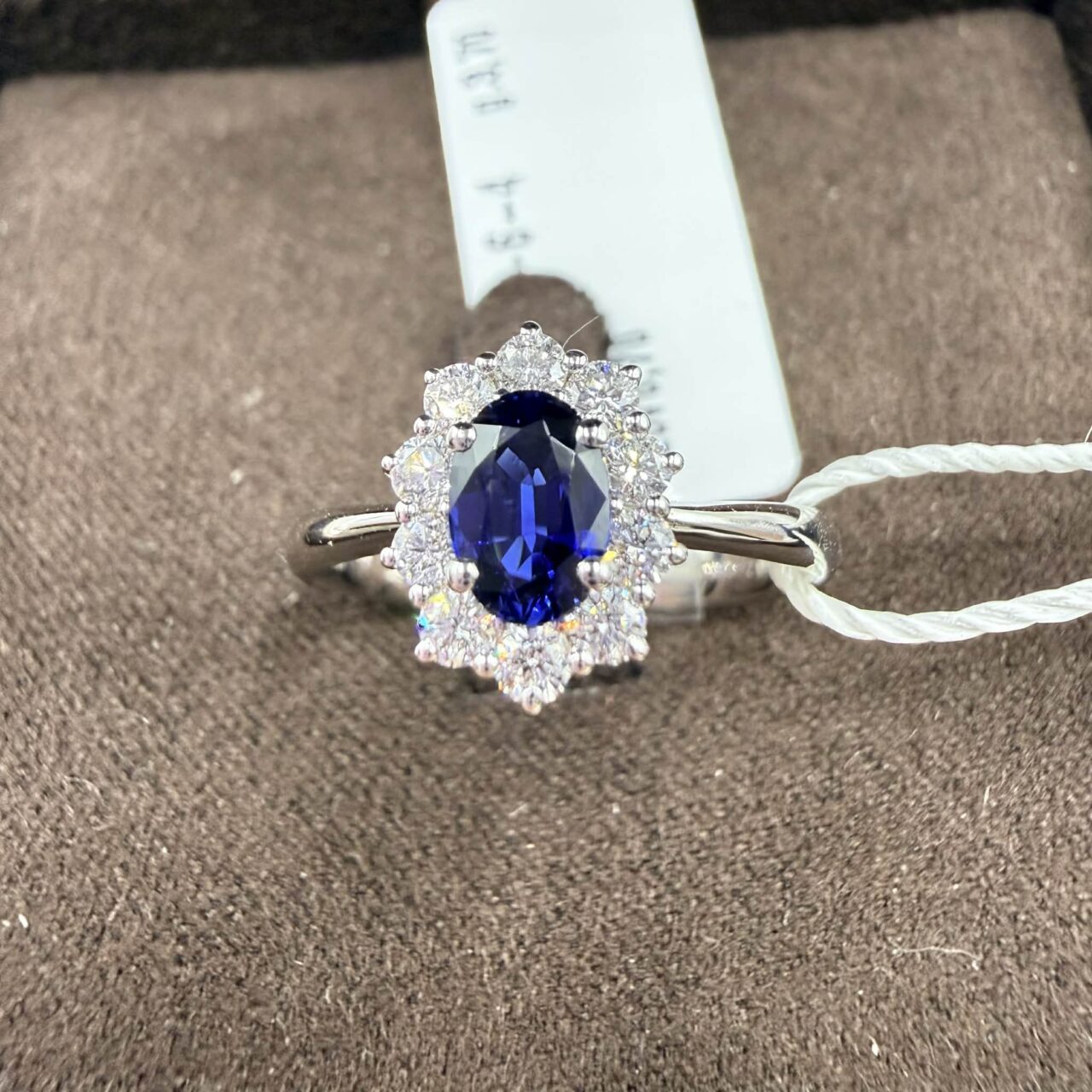 Alternative view of Anello Donna Crivelli con Brillanti e Zaffiro Ct. 0.70