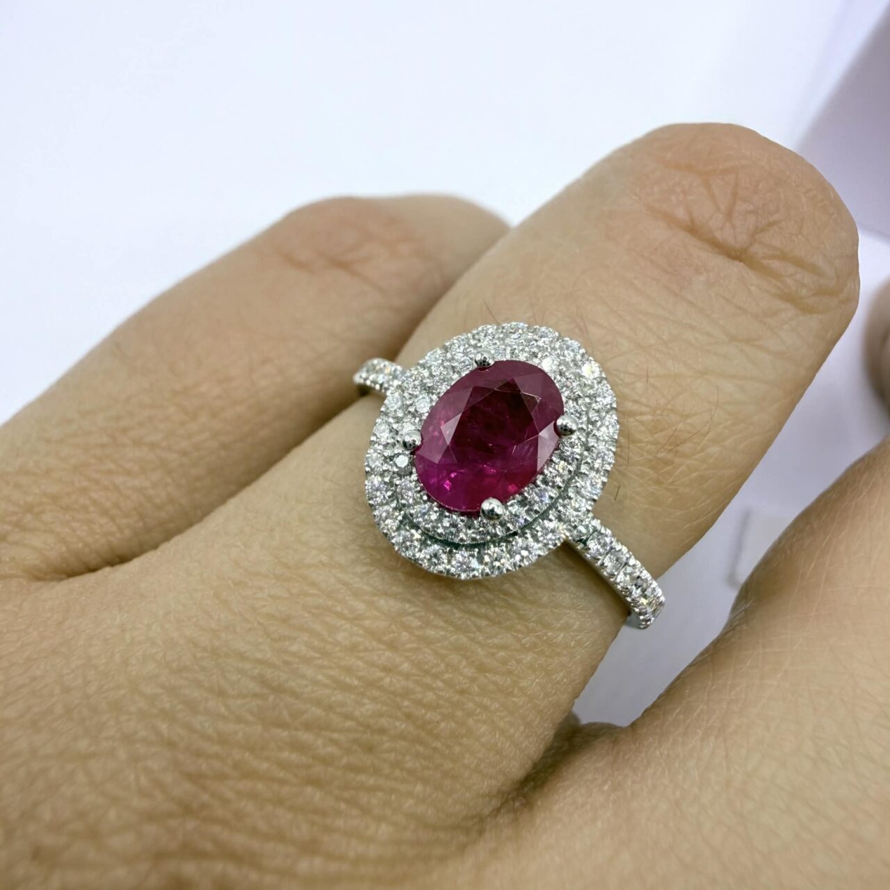 Alternative view of Anello Donna Crivelli con Brillanti e Rubino Ct. 0.92