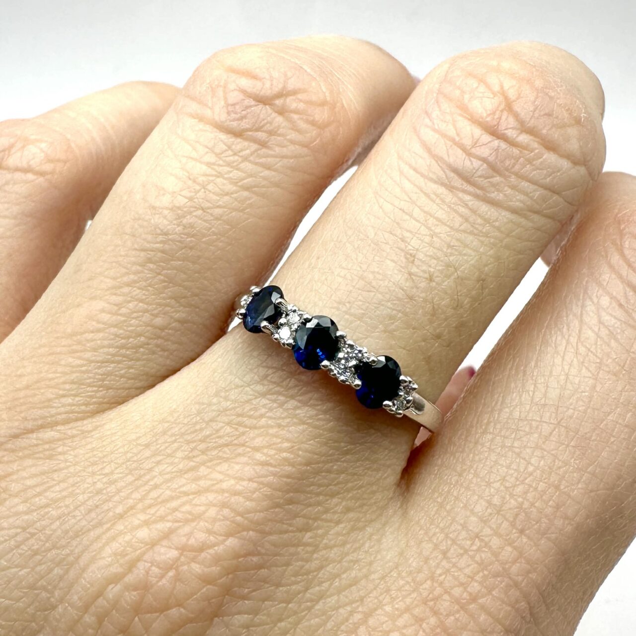 Alternative view of Anello Donna Miluna Trilogy in Oro con Zaffiri e Brillanti