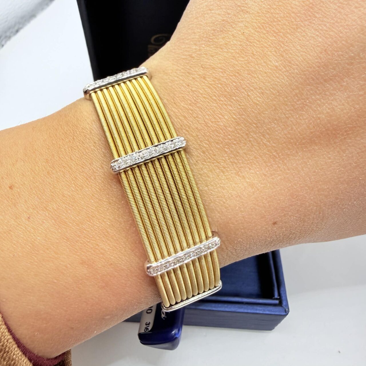 Alternative view of Bracciale Semi Rigido Marco Bicego in Oro 18Kt con Brillanti