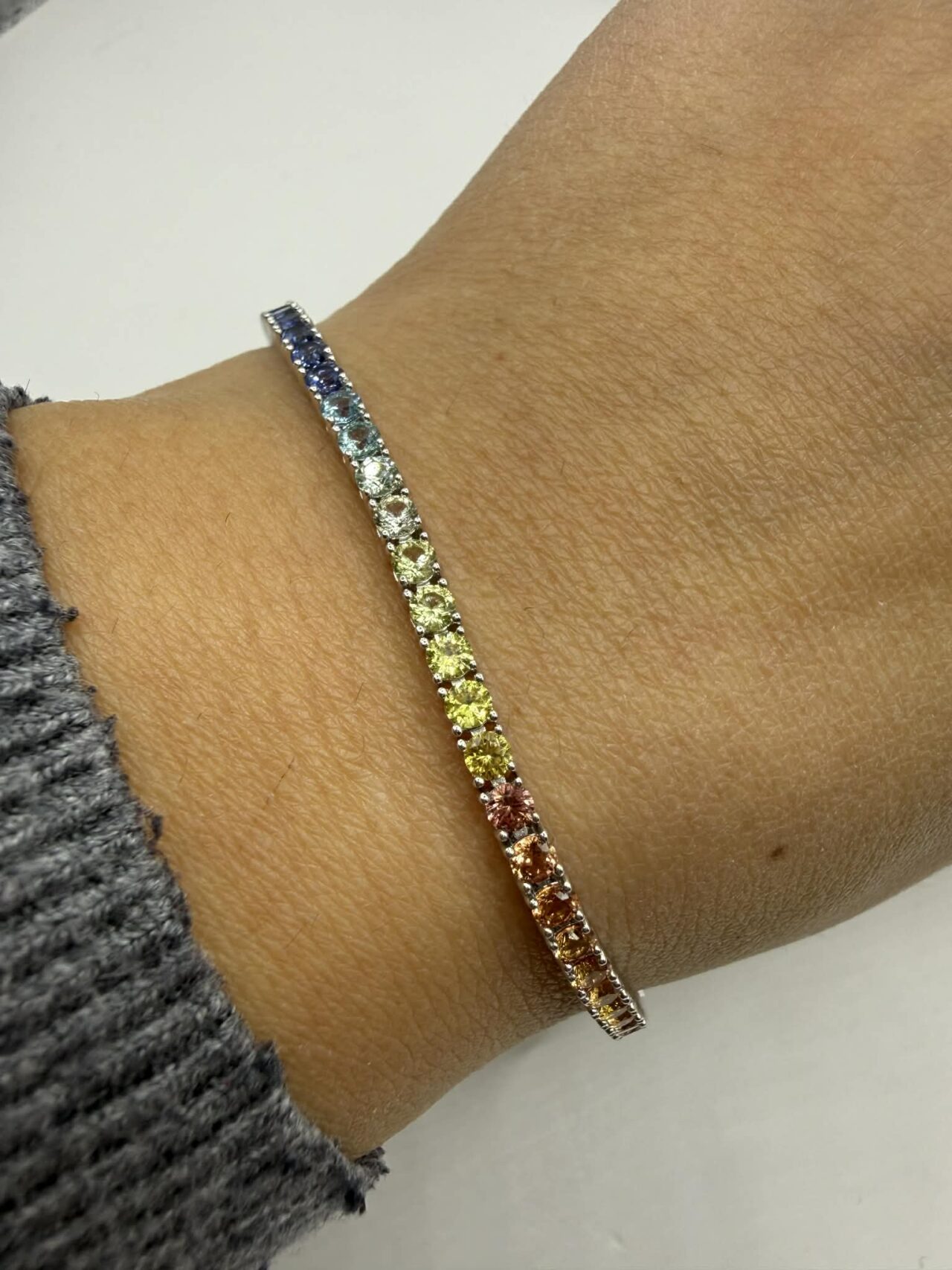 Alternative view of Bracciale Tennis Crivelli Rainbow con Zaffiri Idrotermali Ct 5,86